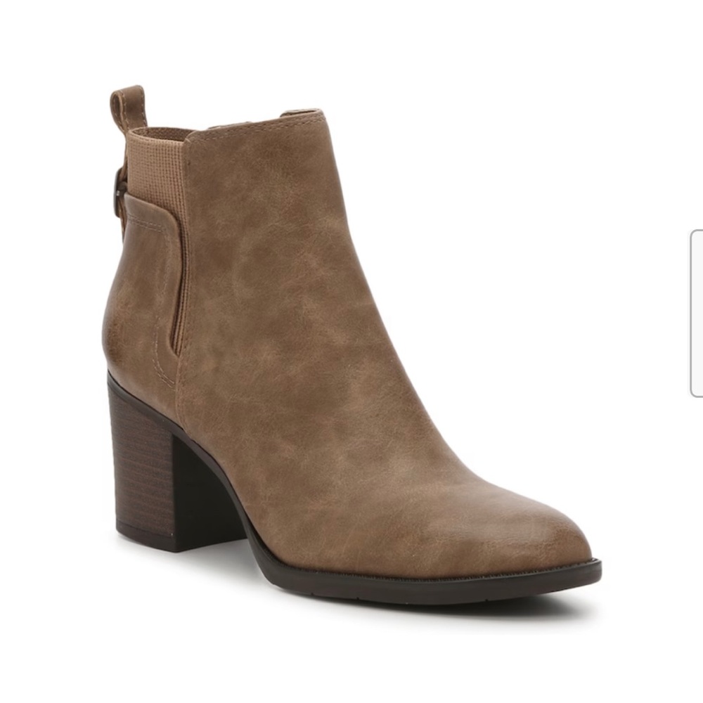 NIB BareTraps Rhoslyn Bootie, Size 11M